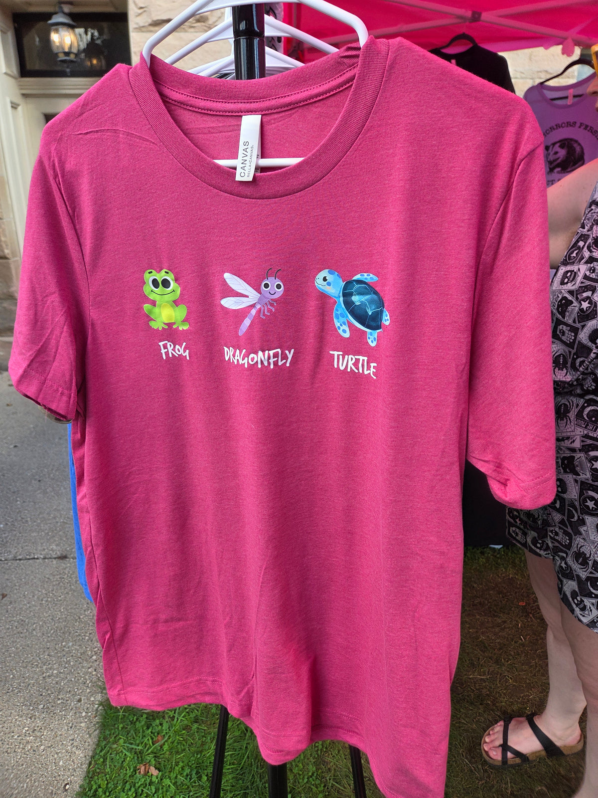 Frog Dragonfly Turtle T-Shirt Berry Size L
